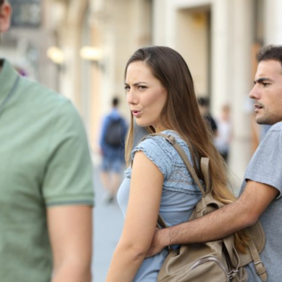 Zbog OVE TRI STVARI muškarci LJUBOMORIŠU: Jedna od njih vam ni u ludilu ne bi pala na pamet!