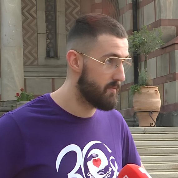 Mladen, Nenad i Igor putuju biciklama do Hilandara, i tako se bore za decu obolelu od raka! Jedan od njih ostaje u manastiru zbog dobrovoljnog rada... (VIDEO)