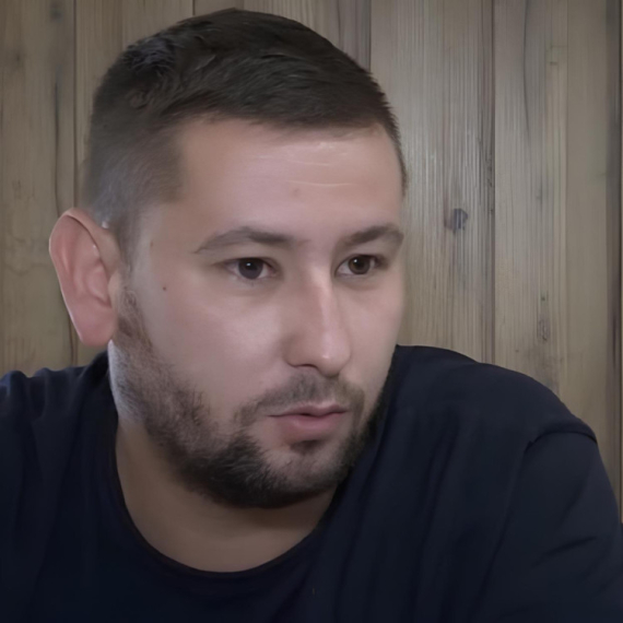 KRENUO JE PEŠKE DO OSTROGA, kako bi pomogao deci sa teškim bolestima: Voleo bih da stignem do Jelene Đoković ili Aleksandra Šapića (VIDEO)