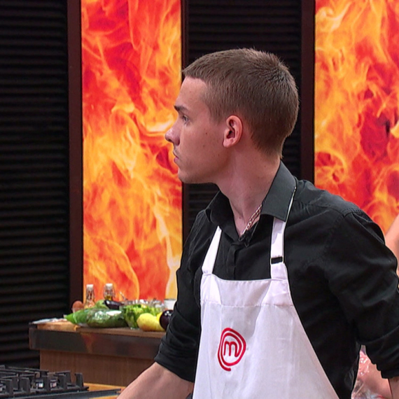 Prošlogodišnji učesnici "MasterChefa" POMRSILI KONCE novim takmičarima: Zbog OVOG poteza mnogi su se uhvatili za glavu! (VIDEO)